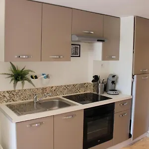 Appartement Avec Terrasse Port De, Hyères
