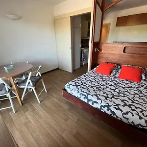 Appartement Meublé Sur Le Port De, Hyères